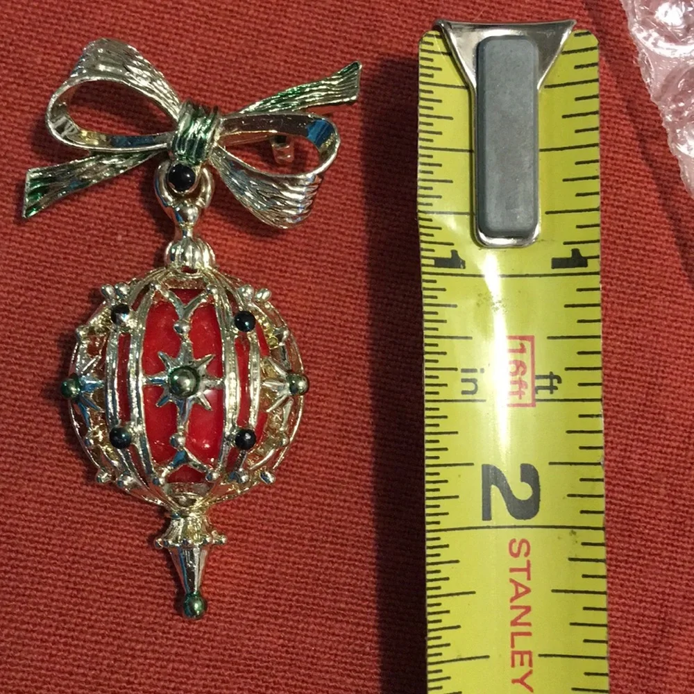 Vingage Corel Bell Bow   brooch